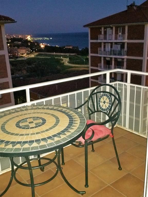 Helena Seaview & Beach-Apartment มอนท์กัต ภายนอก รูปภาพ